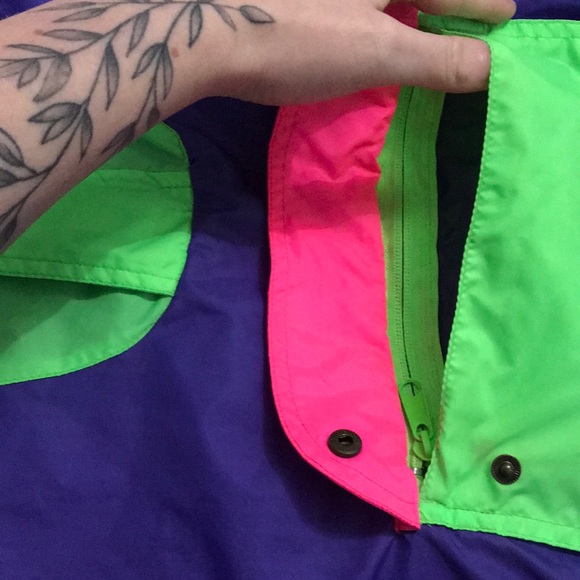 SOS windbreaker - Picture 2 of 3